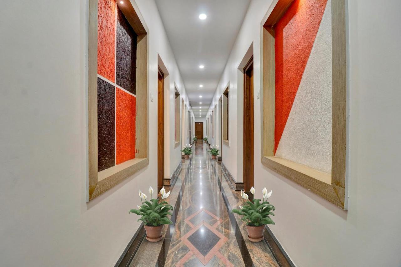 Oyo Townhouse 1070 Ramis Plaza Hotell Tullipurmbu Eksteriør bilde